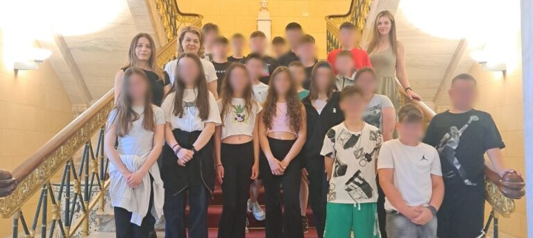 Στη Βουλή και στο Μουσείο της Ακρόπολης μαθητές του 2ου Δ.Σ. Αμπελώνα