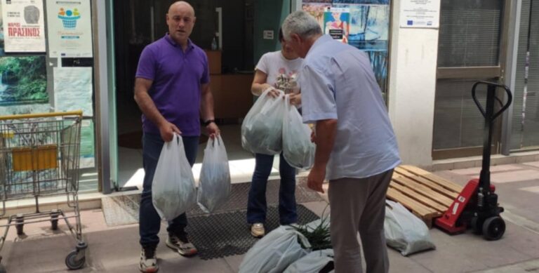 Γυμνάσιο Φαλάνης: Από τον σχολικό λαχανόκηπο στο Κοινωνικό Παντοπωλείο Λάρισας!