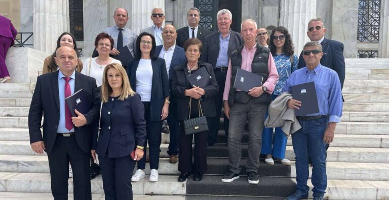 Εθελοντές Αιμοδότες Αμπελώνα και Φαλάνης βραβεύτηκαν στη Βουλή