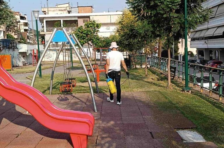 Απεντομώσεις σε παιδικές χαρές από τον Δήμο Φαρσάλων