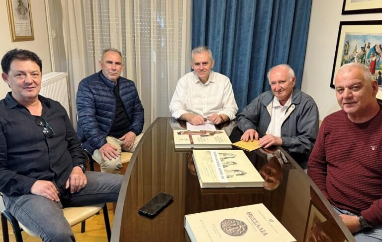 Μ. Χαρακόπουλος με απόστρατους αστυνομικούς: Η οικονομική ανάκαμψη δημιουργεί δημοσιονομικό χώρο για αποκατάσταση αδικιών