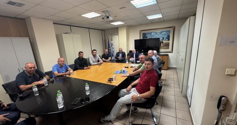 Συνάντηση του Δημάρχου Τυρνάβου και των Προέδρων των Συνεταιρισμών στον ΕΛΓΑ