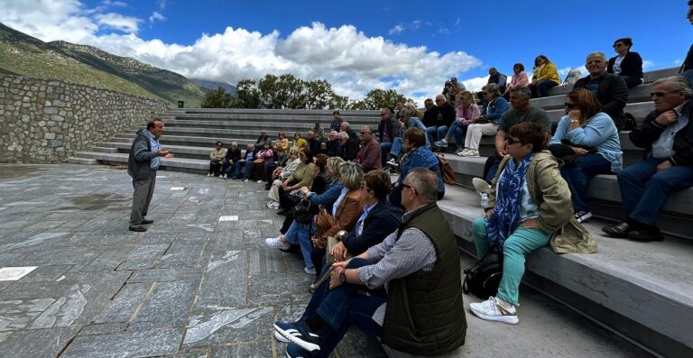 Μνήμη χαραγμένη στη σιωπή της πέτρας και του οστεοφυλακίου