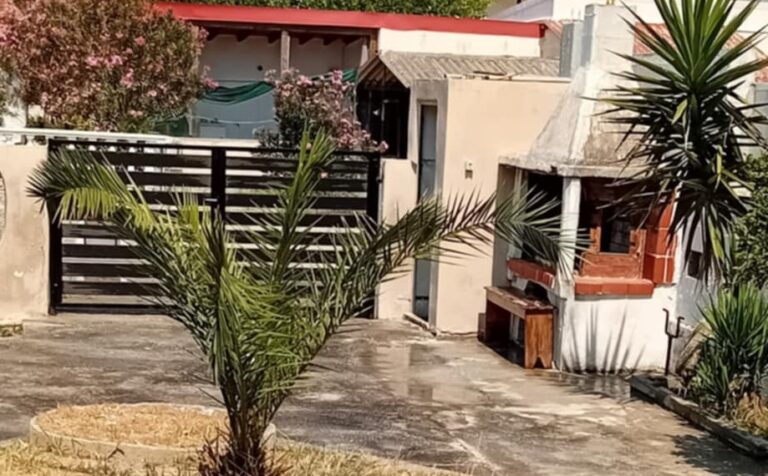 Ενοικιάζεται μονοκατοικία δίπλα στη θάλασσα στα Μεσάγγαλα