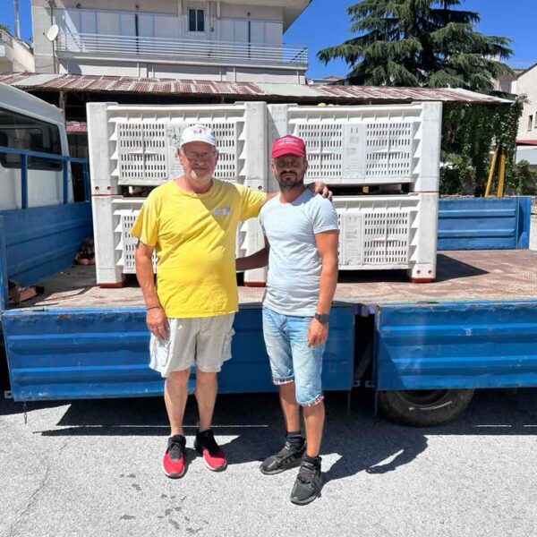Δωρεά ροδάκινων από τον Α.Σ. ΓΑΙΑ ΦΡΟΥΙΤ Δένδρων στον σύλλογο τρίτεκνων