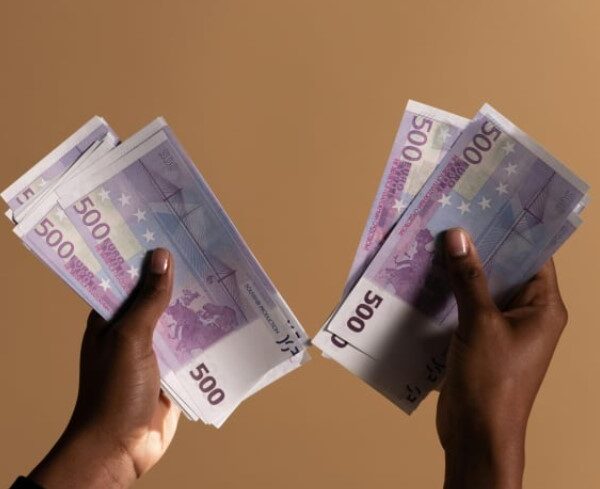 500ευρω: Ολα όσα ισχύουν για πληρωμές και καταθέσεις