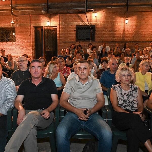Εντυπωσίασε η Χριστίνα Αλεξανιάν με «τα τετράδια της Ανζέλ Κουρτιάν»