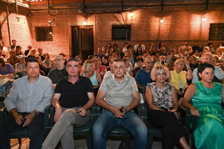 Εντυπωσίασε η Χριστίνα Αλεξανιάν με «τα τετράδια της Ανζέλ Κουρτιάν»