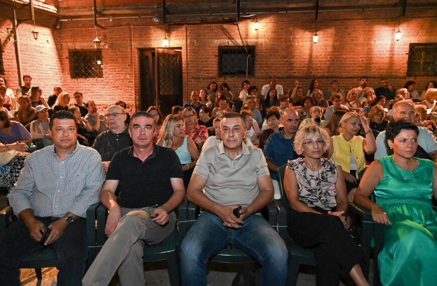 Εντυπωσίασε η Χριστίνα Αλεξανιάν με «τα τετράδια της Ανζέλ Κουρτιάν»