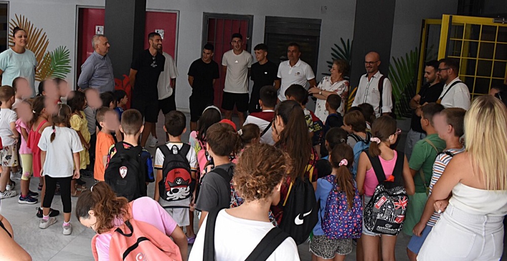 Η ΑΕΛ δίπλα στα παιδιά – Επίσκεψη στο πρόγραμμα «Κατασκήνωση στην Πόλη» του Δήμου Λαρισαίων