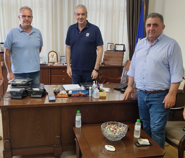 Με τον προϊστάμενο του ΕΛΓΑ για τις ζημιές από το χαλάζι συναντήθηκε ο δήμαρχος Ελασσόνας