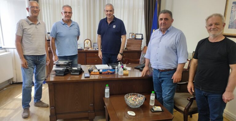 Με τον προϊστάμενο του ΕΛΓΑ για τις ζημιές από το χαλάζι συναντήθηκε ο δήμαρχος Ελασσόνας