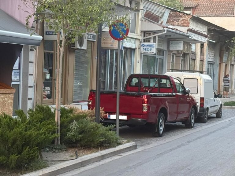 Τύρναβος: Κάποιοι μετατρέπουν σε θέσεις πάρκινγκ σημεία που απαγορεύεται η στάθμευση