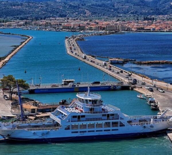 Μοναδική ελληνική πατέντα: Μετέτρεψαν φέρι μποτ σε γέφυρα…!