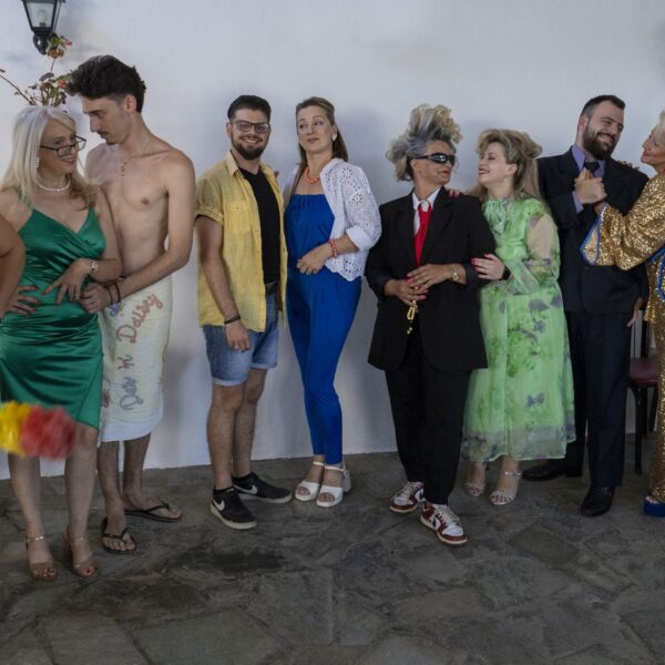 «Κανείς δεν είναι τέλειος» από τη θεατρική ομάδα του Μορφωτικού Συλλόγου Τυρνάβου