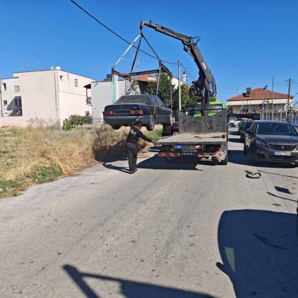 Δήμος Λαρισαίων: Επιχείρηση-«σκούπα» για εγκαταλελειμμένα οχήματα