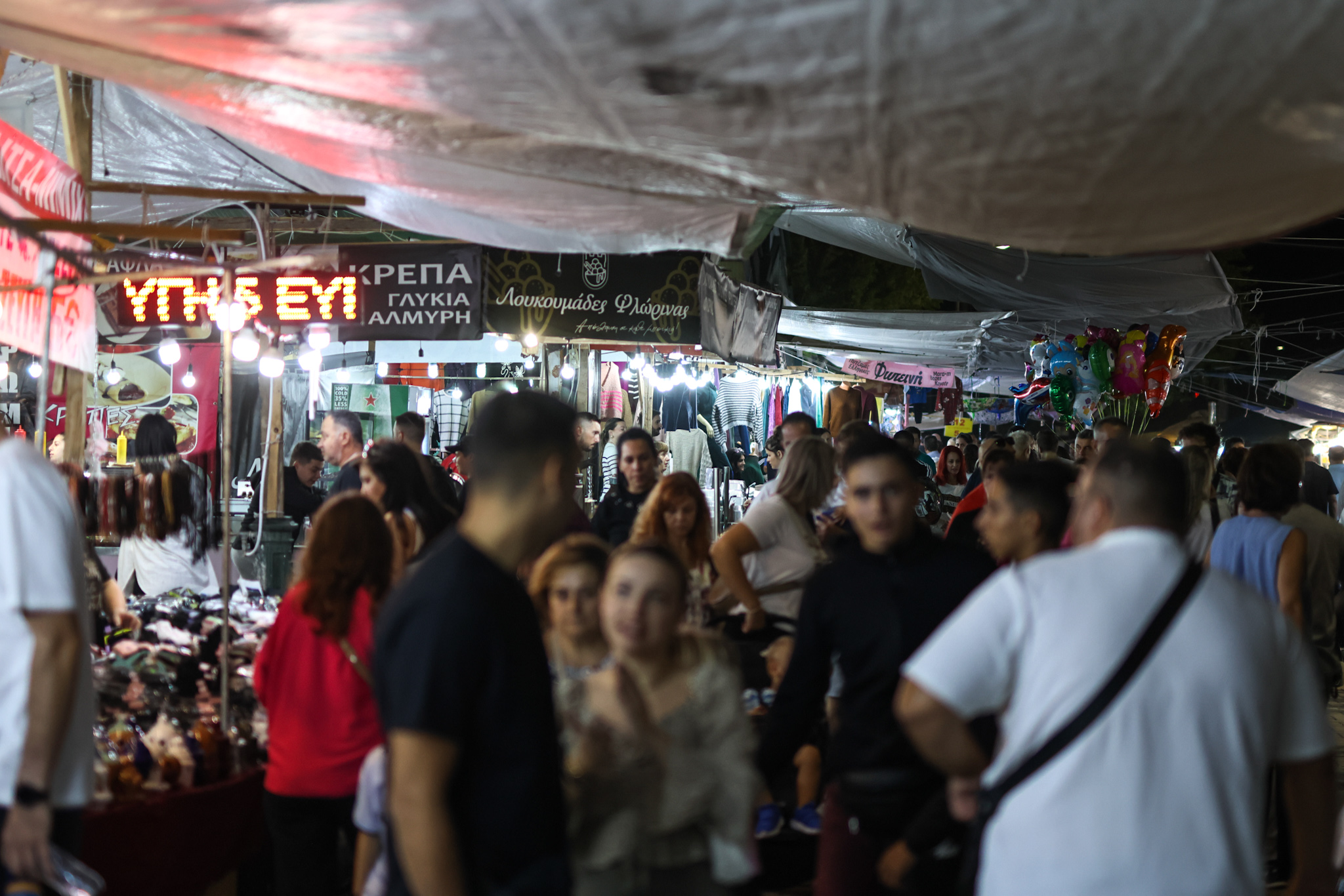 Παζάρι Λάρισας: «Κοσμοπλημμύρα» για αγορές, φαγητό και διασκέδαση την πρώτη μέρα λειτουργίας