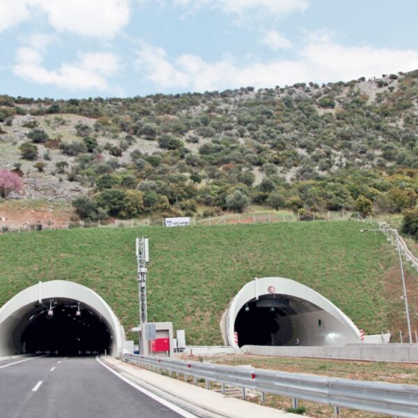 Αυτό είναι το μοναδικό τούνελ στην Ελλάδα όπου παρακολουθείται διαρκώς η ταχύτητα των οδηγών