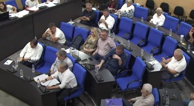 Αγοραστός καταγγέλλει Κουρέτα