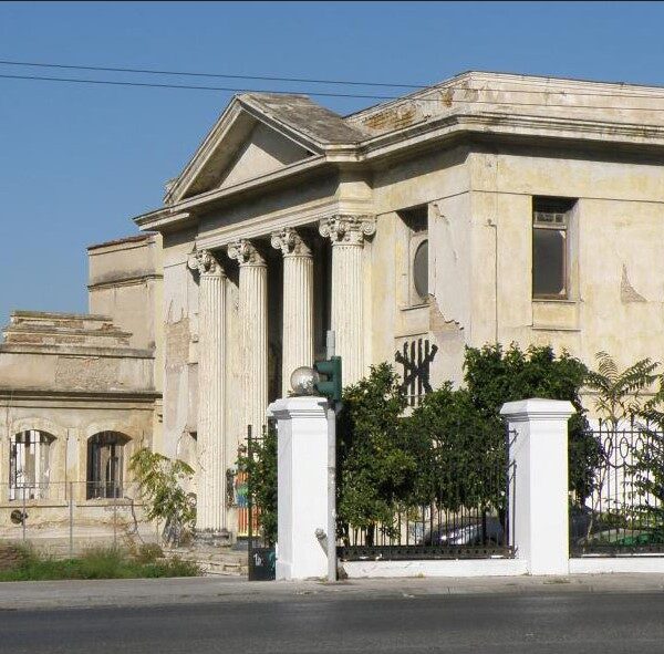 Υπό διάλυση η σχολή Καλών Τεχνών στην Αθήνα: Κομμάτια της οροφής καταρρέουν, αίθουσες πλημμυρίζουν