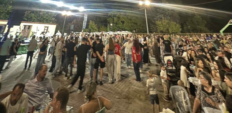 Πλήθος κόσμου και πολύ κέφι στην ιδιαίτερα πετυχημένη γιορτή αχλαδιού στα Πλατανούλια Τυρνάβου (φωτορεπορτάζ)
