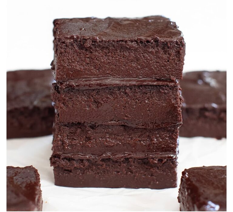 Brownies με Cottage Cheese: Υγιεινή Συνταγή με 4 Υλικά (Χωρίς Αλεύρι & Ζάχαρη)