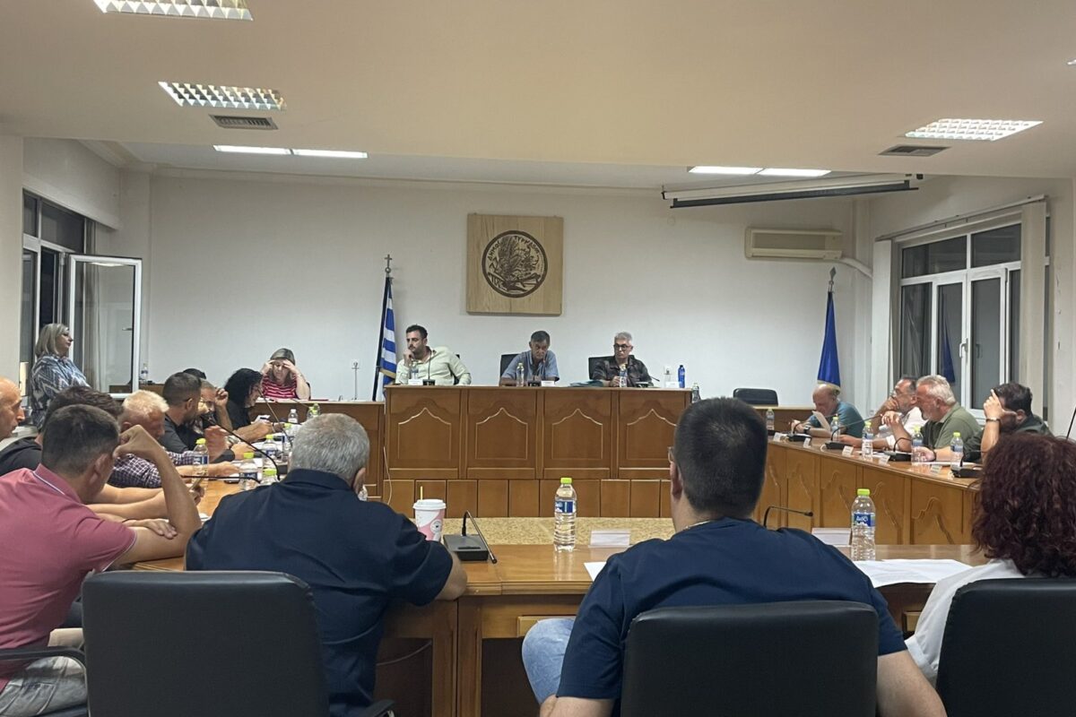 Ψήφισμα καταδίκης του πολέμου στο Ιράν από το δημοτικό συμβούλιο του δήμου Τυρνάβου