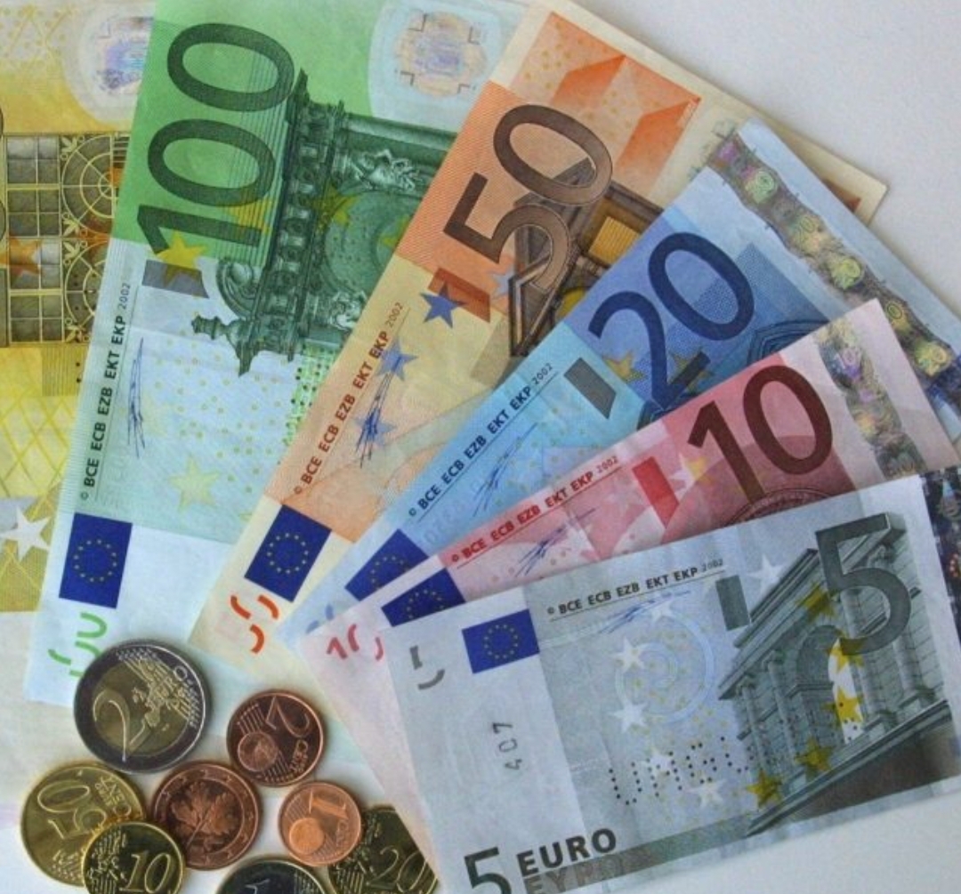 Ευρωπαϊκή Κεντρική Τράπεζα: Κρατάτε μετρητά στο σπίτι