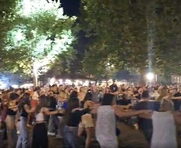 Γιορτή Κρασιού Αμπελώνα: Εκρηξη κεφιού με τα Ικαριώτικα του Ν. Φάκαρου και των Μουσίκαρων