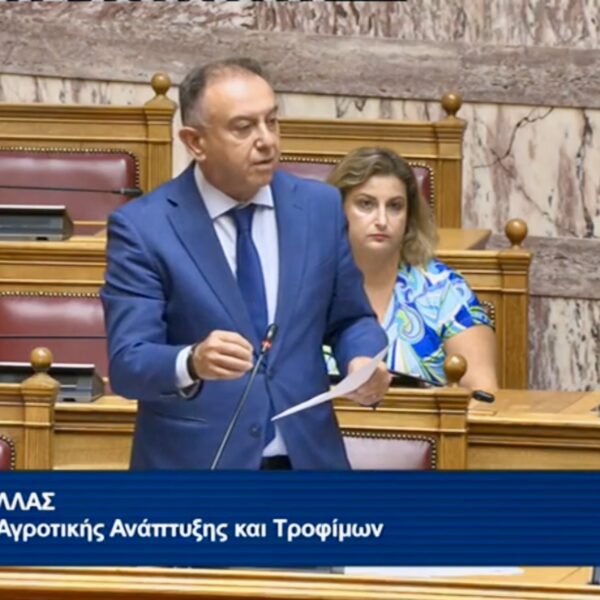 Κέλλας σε Κόκκαλη στη Βουλή: Παραπληροφόρηση και ανευθυνότητα. Δεν υπάρχει αποτελεσματικό εμβόλιο