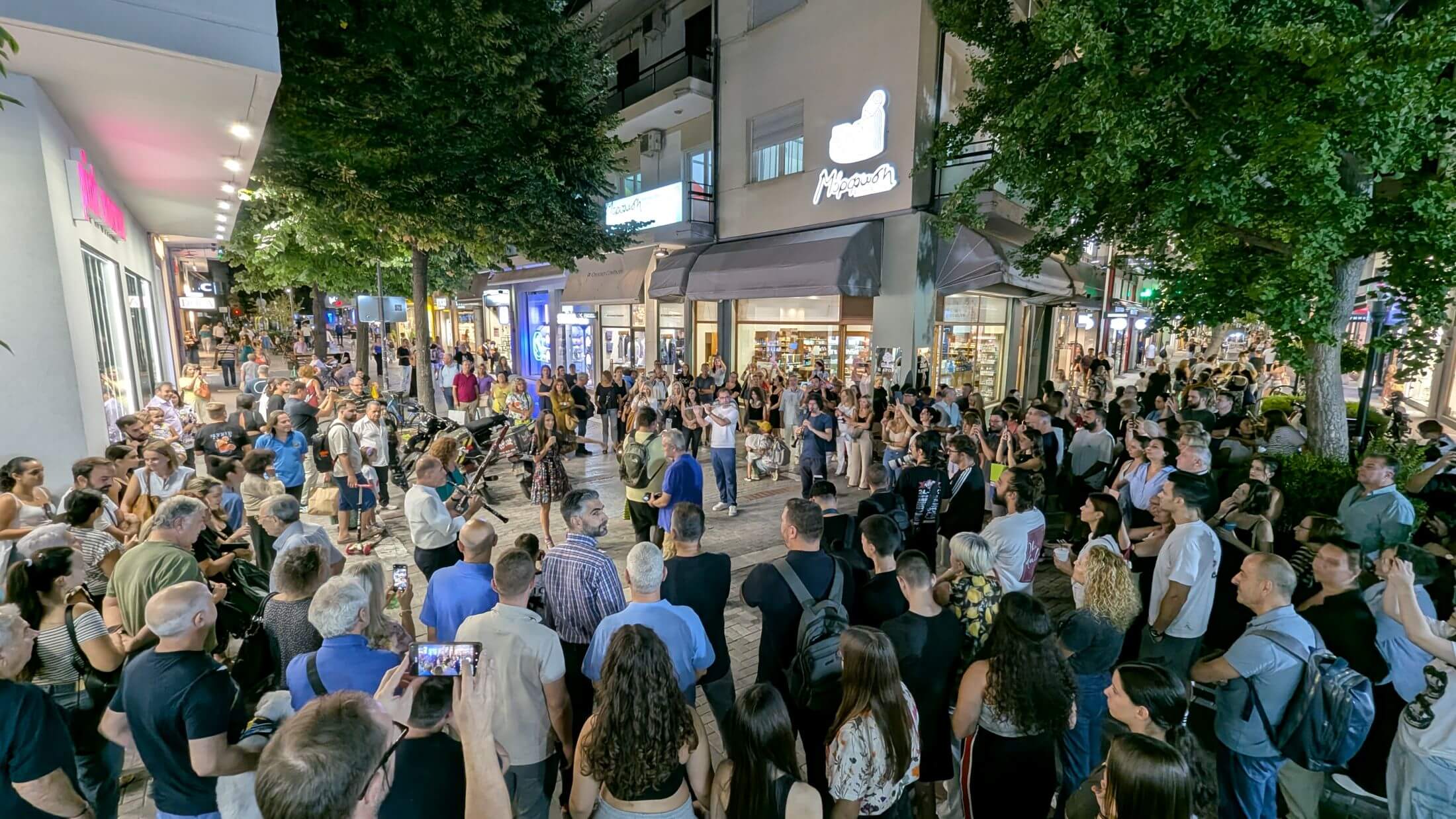 Πλημμύρισε μουσικές και μελωδίες το κέντρο της Λάρισας
