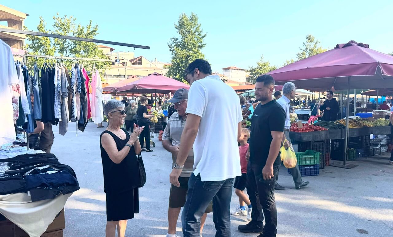 Στις λαϊκές σε Αμπελώνα και Τύρναβο περιόδευσε ο δήμαρχος Στέλιος Τσικριτσής