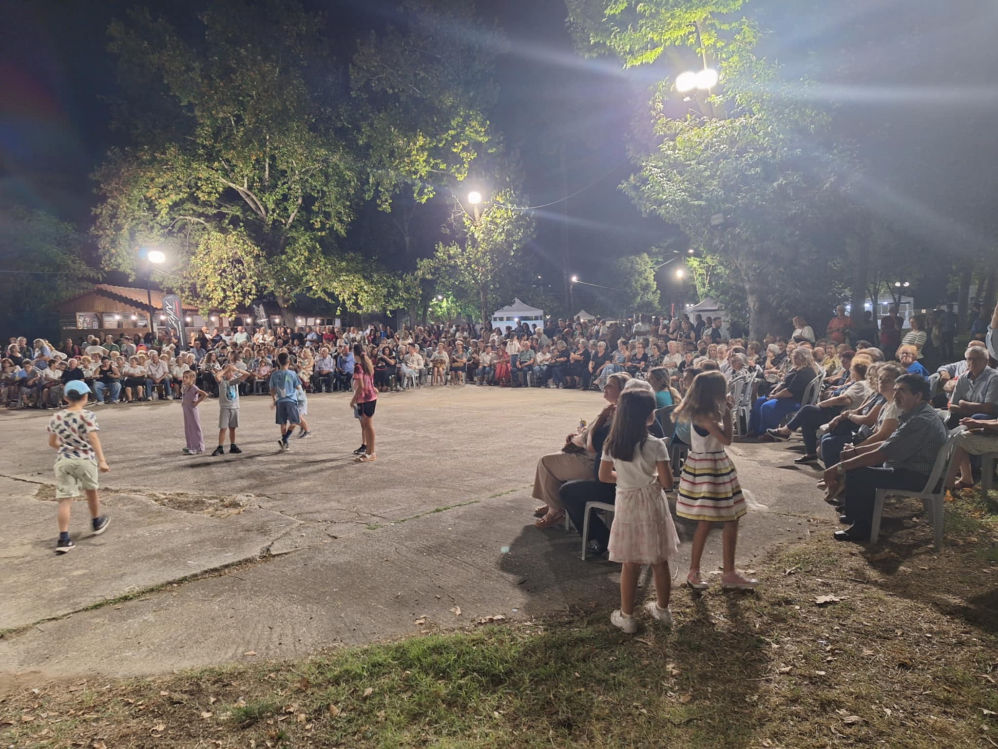 Ενθουσίασαν τα χορευτικά συλλόγων του Αμπελώνα στη Γιορτή Κρασιού (φωτο-βίντεο)