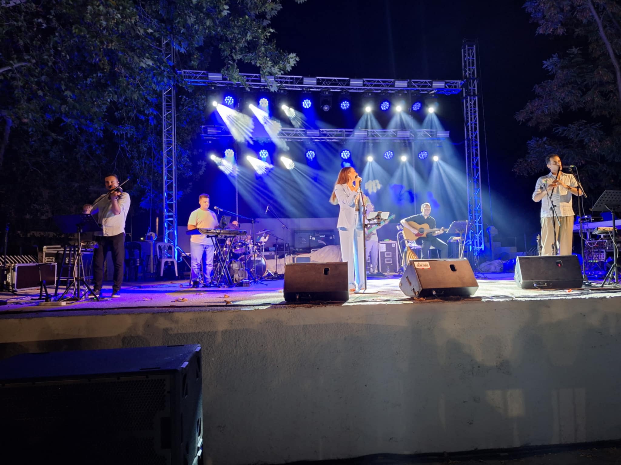 Μουσικό ταξίδι σε όλη την Ελλάδα με την υπέροχη φωνή της Κωνσταντίνας Τούνη στη Γιορτή Κρασιού Αμπελωνα