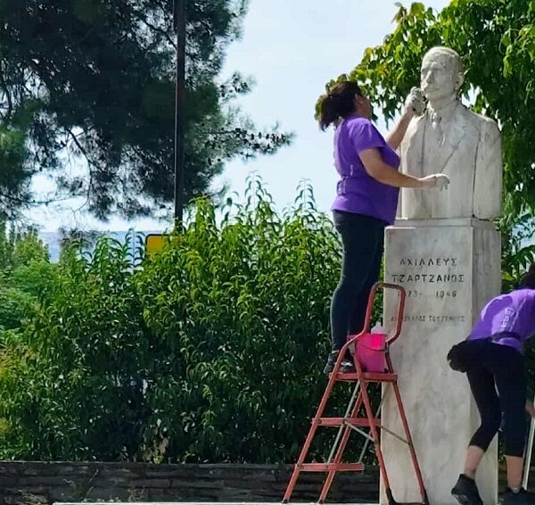 Επιτέλους καθάρισε η προτομή του Αχιλλέα Τζάρτζανου στον Τύρναβο