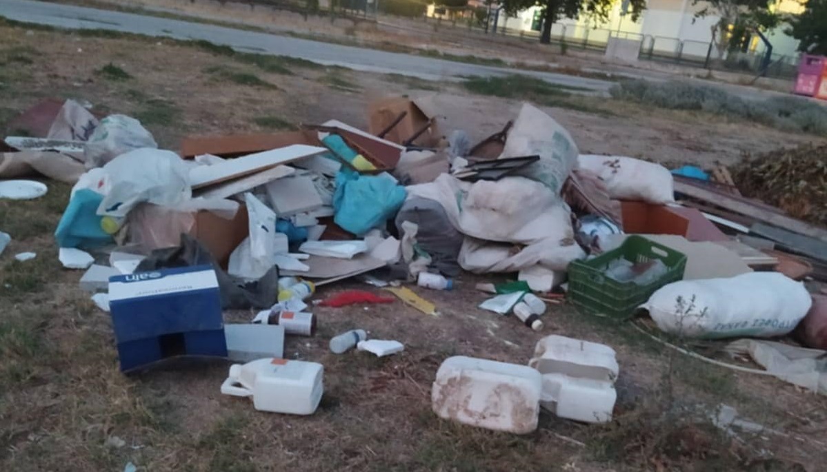 Ασυνείδητοι μετέτρεψαν σε χωματερή πάρκο στον Αμπελώνα