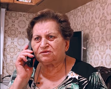 «Μοιχεία; Εγώ ποτέ!» Το βίντεο της αστυνομίας που έγινε viral για τις τηλεφωνικές απάτες