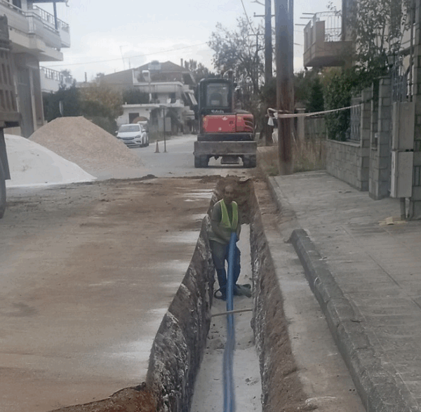Σε εξέλιξη εργασίες αντικατάστασης αγωγών ύδρευσης σε οδούς της Λάρισας