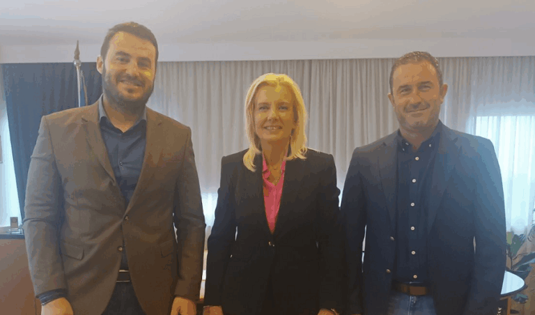 Συνάντηση Θανάση Μπίζιου με τη Γ.Γ. Αποκεντρωμένης Ρένα Καραλαριώτου