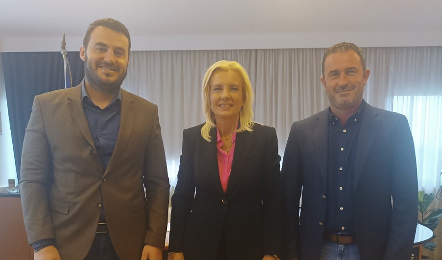 Συνάντηση Θανάση Μπίζιου με τη Γ.Γ. Αποκεντρωμένης Ρένα Καραλαριώτου
