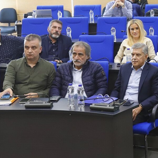 Τη διγλωσσία Κουρέτα για την ευλογιά ανέδειξε στη συνεδρίαση του περιφερειακού συμβουλίου ο Κ. Αγοραστός