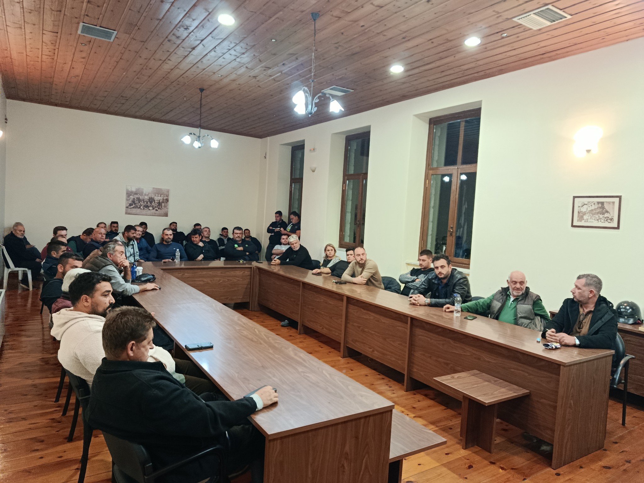 Γεωργοί και κτηνοτρόφοι Αμπελώνα, βρυοτόπου και Φαλάνης βγάζουν τα τρακτέρ λόγω των ανυπέρβλητων προβλημάτων