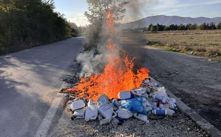 Αδιόρθωτοι συνεχίζουν να καίνε κενές συσκευασίες φυτοφαρμάκων στον Αμπελώνα