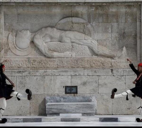 Μαρία Καρυστιανού: Κάτω τα Χέρια από το Μνημείο ΟΛΩΝ ΜΑΣ!