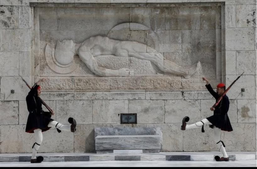 Μαρία Καρυστιανού: Κάτω τα Χέρια από το Μνημείο ΟΛΩΝ ΜΑΣ!