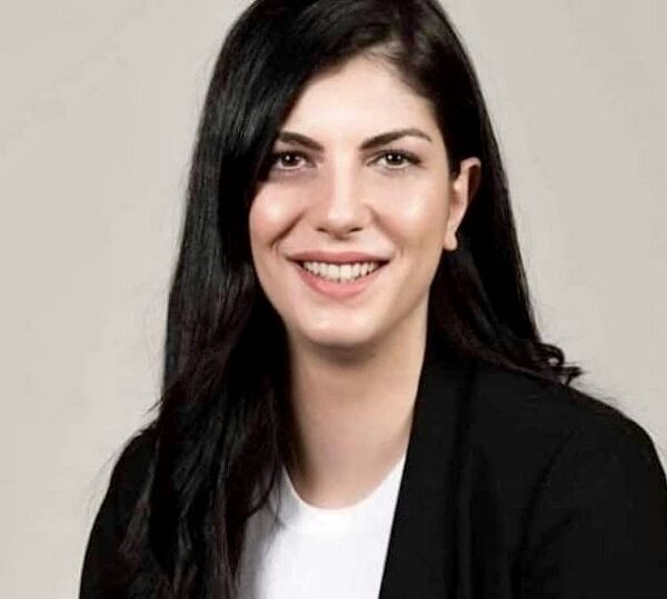 Οι λίγοι που συνεχίζουν να παράγουν κρατούν ζωντανή την ελληνική φέτα και την ύπαιθρο