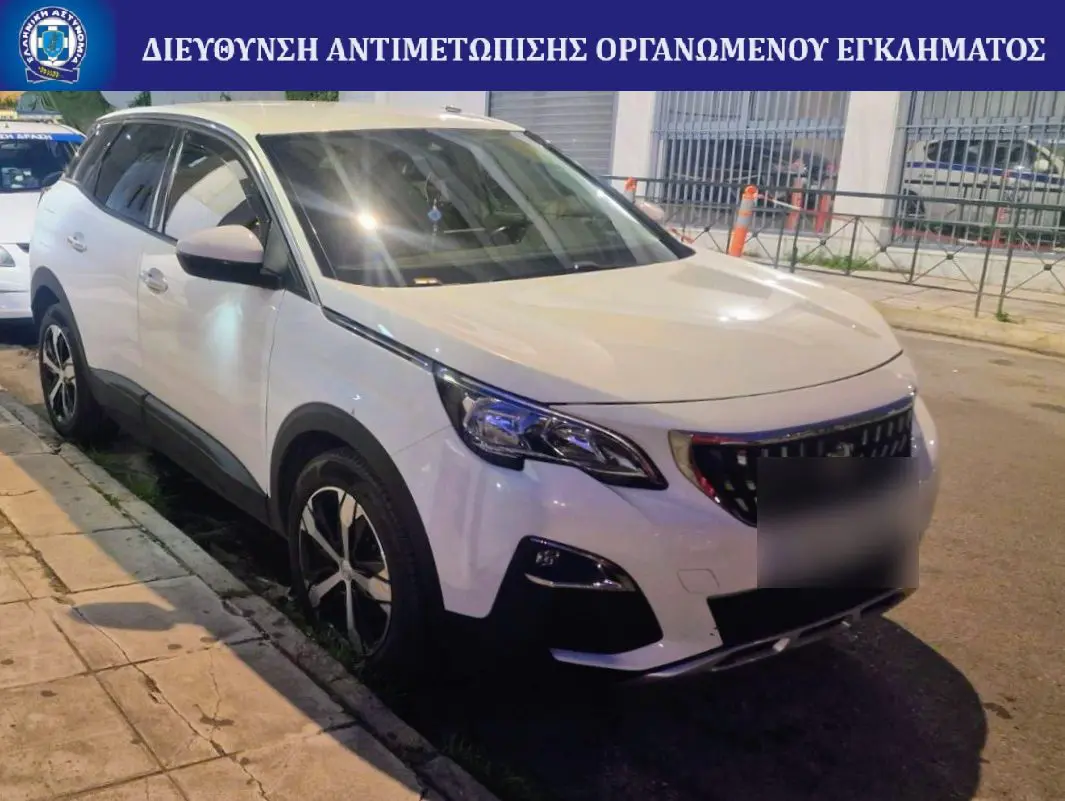 10 συλλήψεις σε Αττική και Τύρναβο για κλοπές αυτοκινήτων, απάτες και λαθρεμπόριο οχημάτων (φωτο – βίντεο)