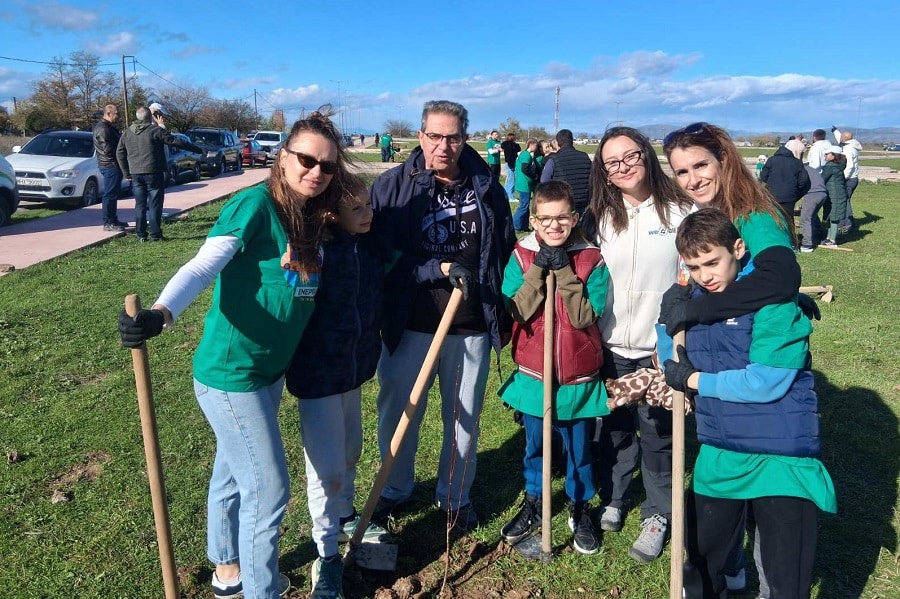 Μεγάλη δενδροφύτευση στα Φάρσαλα με τη συμμετοχή μαθητών και φορέων