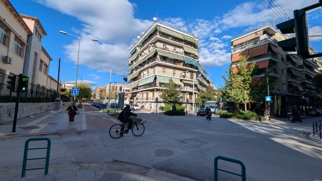 Δήμος Λαρισαίων: Ολοκληρώνονται οι εργασίες ανακατασκευής στην Ανθ.Γαζή – Ασφαλτόστρωση στην Ηπείρου