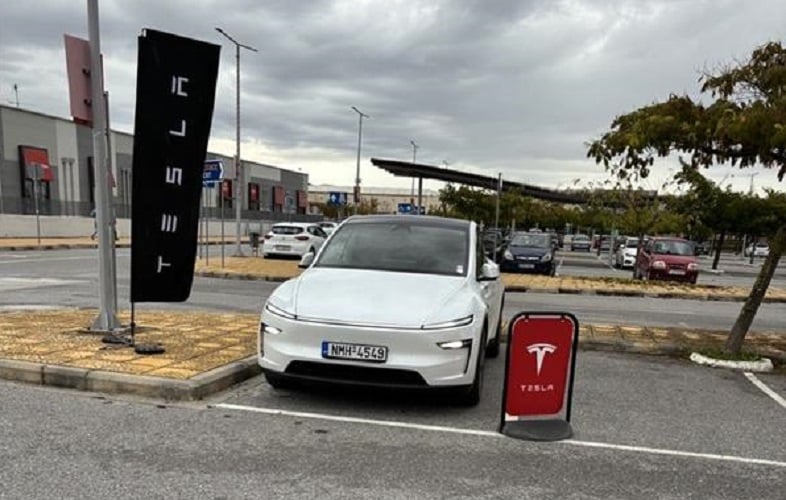 Ζήστε την εμπειρία Tesla στο Fashion City Outlet!  Το νέο Model Y σας περιμένει για ένα μοναδικό test drive